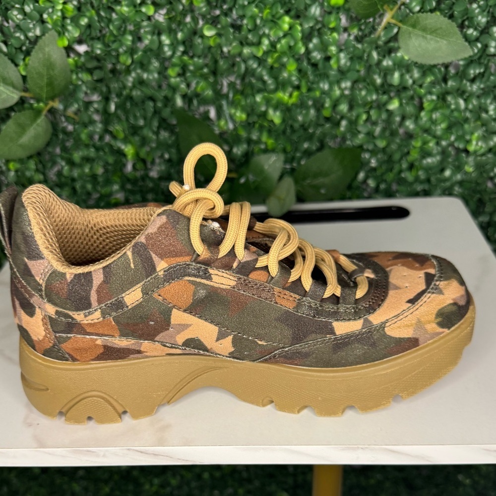 Steve Madden Camouflage Sneakers with Orange Accent - Picture 10 of 11